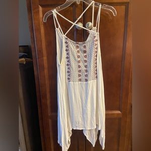 Criss cross strap top- Entro size- L